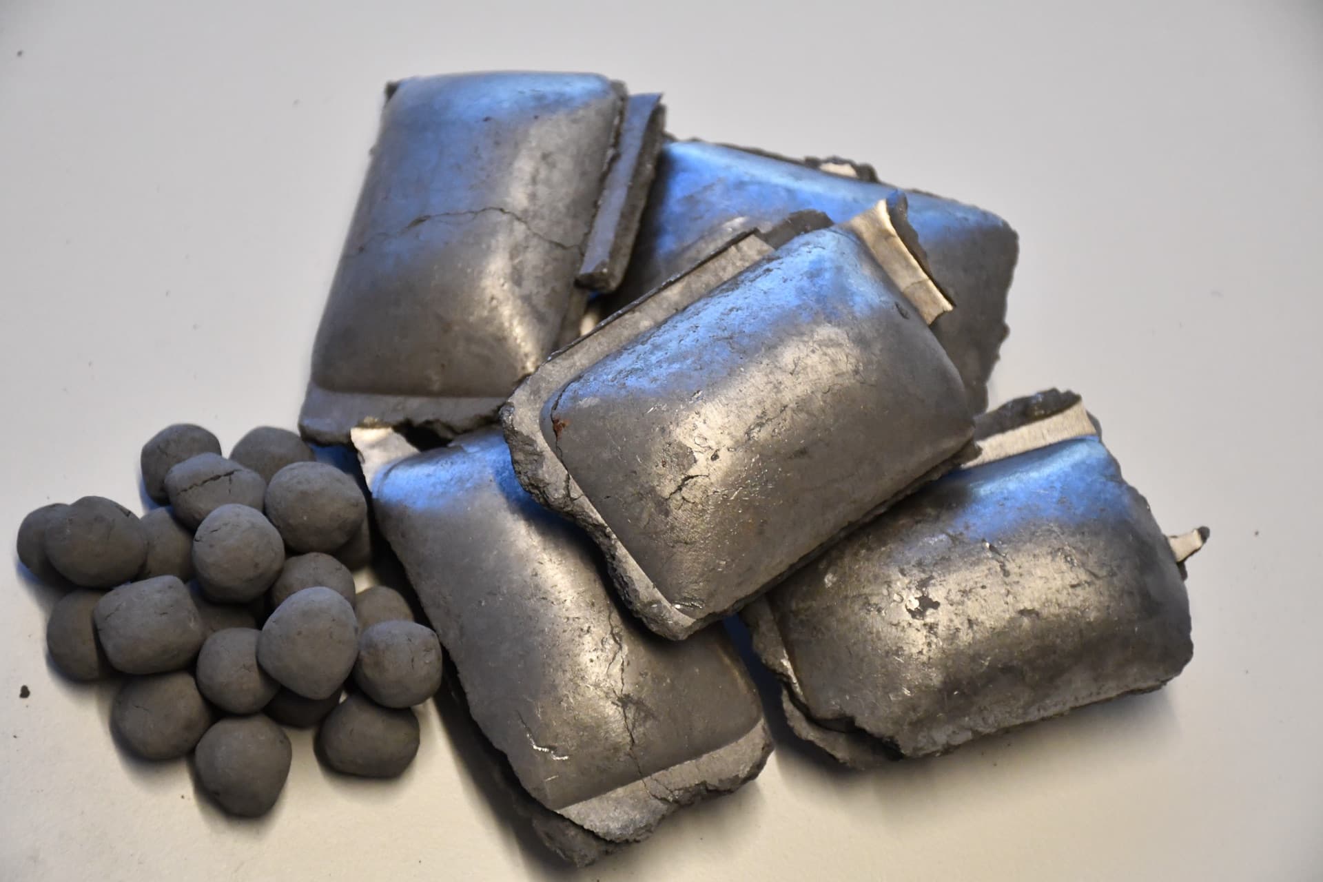 Boulettes de minerai de fer et briquettes d’éponge de fer réduites à l’hydrogène, procédé HYBRIT